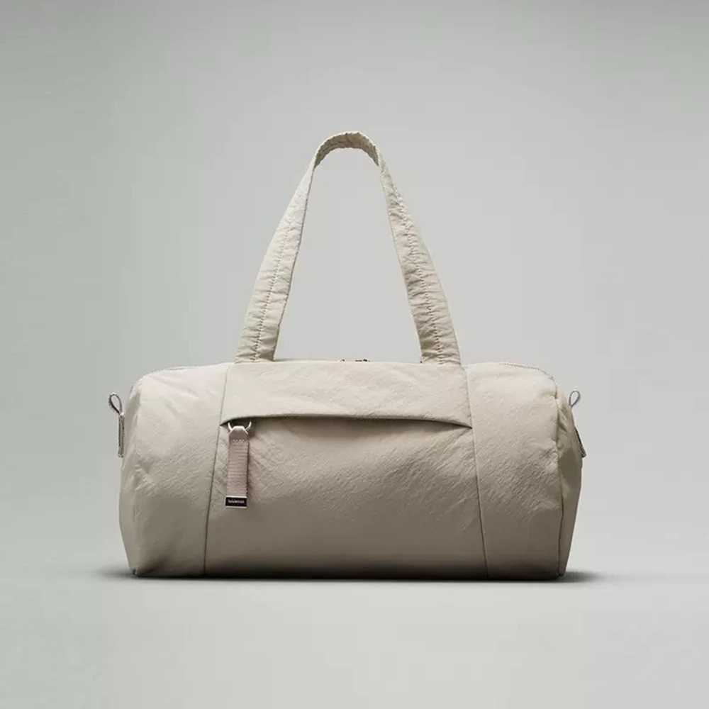 LULULEMON On My Level Barrel Duffle Bag - Raw Linen